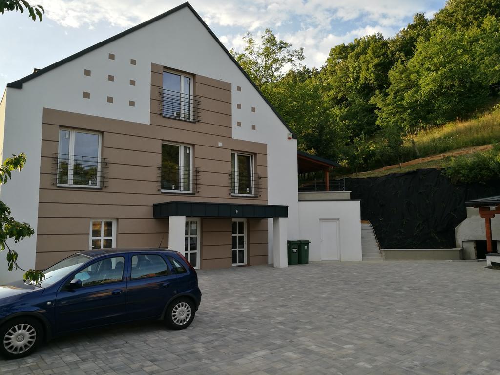 Family Apartman Epleny Exterior photo